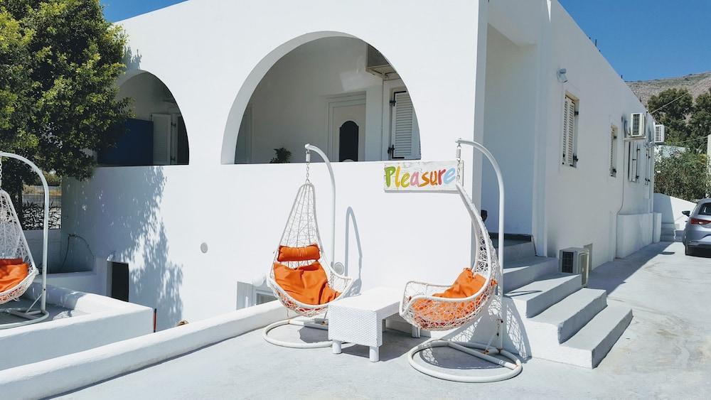 Pleasure Beachside Apartments Perissa  Exterior photo
